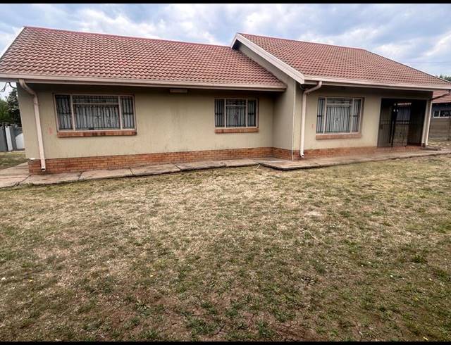 3 BEDROOM PROPERTY TO RENT IN KOSMOSPARK